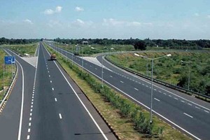 Ngay từ năm 2017, trong giai đoạn báo cáo Quốc hội xem xét quyết định chủ trương đầu tư dự án, Chính phủ đã nhận định "khả năng huy động nguồn vốn từ cá tổ chức tín dụng trong nước khó khăn"