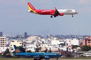 Khó khăn đối với các doanh nghiệp hàng không vẫn rất lớn, do toàn bộ các đường bay quốc tế vẫn đang bị đóng băng.