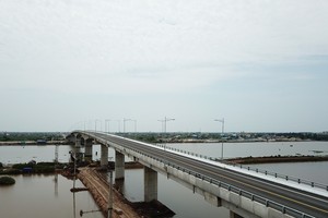 ầu Thịnh Long bắc qua sông Ninh Cơ, kết nối hai huyện ven biển Nghĩa Hưng và Hải Hậu của tỉnh Nam Định được xây dựng trong vòng 24 tháng.
