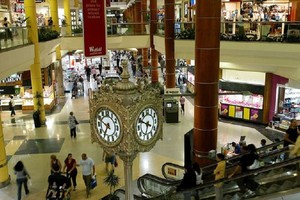 Bên trong một trung tâm mua sắm Westfield tại Sydney. Ảnh: AFP