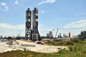 Thị trường bất động sản gặp khó khăn là một trong những nguyên nhân khiến PVC có kết quả kinh doanh thua lỗ. Trong ảnh: Địa điểm xây dựng Dự án Tháp dầu khí của PVC hiện đã được chuyển giao cho dự án khác.