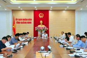 Ông Nguyễn Văn Thắng, Bí thư Ban Cán sự Đảng, Chủ tịch UBND tỉnh Quảng Ninh chủ trì cuộc họp. Ảnh: Minh Hà.