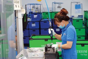 Nhà máy sản xuất các thiết bị chiếu sáng của Triom Việt Nam (Italy) tại Khu công nghiệp Quang Minh (Hà Nội). Ảnh: Đức Thanh