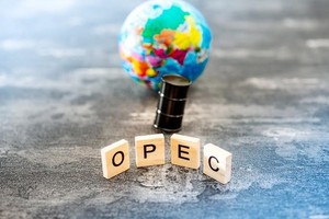 OPEC: Sản lượng khai thác dầu thô xuống đáy 30 năm