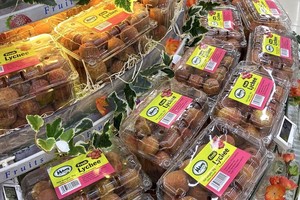 Vải thiều Việt Nam được bán tại một siêu thị ở Singapore. Ảnh: Nguyễn Tùng Lâm.