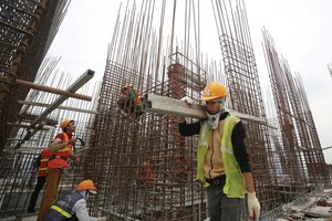 Để triển khai được dự án, doanh nghiệp phải chạy tới nhiều cửa khác nhau để làm thủ tục, mất rất nhiều thời gian