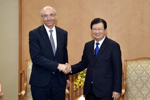 Phó Thủ tướng Trịnh Đình Dũng tiếp lãnh đạo Ủy ban Điều hành Tập đoàn Air Liquide (Pháp) tại Việt Nam (Ảnh: VGP).