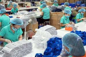 Xuất khẩu tiếp tục bị ảnh hưởng bởi Covid-19, xuất siêu tăng lên 6,5 tỷ USD