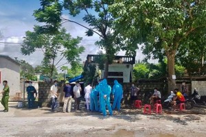 Khu phố nơi có bệnh nhân nhiễm COVID-19 tại phường Quảng Vinh (TP Sầm Sơn) đã được phong tỏa và khử trùng.