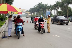 Các lực lượng phải thực hiện nghiêm, hiệu quả việc phòng chống dịch bệnh COVID-19, gắn với tuần tra kiểm soát, xử lý vi phậm trật tự an toàn giao thông vận tải. (Nguồn ảnh: Báo Bắc Ninh).