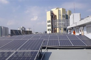 Hệ thống năng lượng Mặt Trời mái nhà ở phường Long Bình, thành phố Biên Hòa. (Ảnh: Nguyễn Văn Việt/TTXVN)