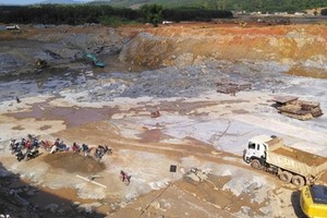 Thi công hồ chứa nước Mỹ Lâm