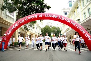 Hơn 1.700 người chạy gây quỹ học bổng cho trẻ em nghèo tại TP.HCM