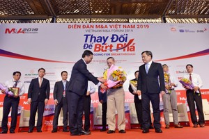 Ông Lê Văn Quang, Chủ tịch Minh Phú nhận giải