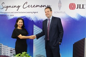 Đại diện hai đơn vị tại lễ ký kết hợp tác.