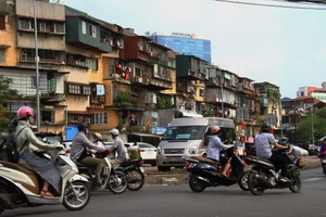 Cải tạo chung cư cũ đang gặp nhiều vướng mắc tại các đô thị lớn như Hà Nội và TP.HCM. Ảnh: Thành Nguyễn.