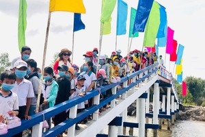 Cầu Kênh Xáng An Giang vừa mới được khánh thành.