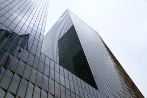 Văn phòng vật lý vẫn cho thấy vai trò quan trọng chưa thể thay thế. Ảnh: Thành Nguyễn.