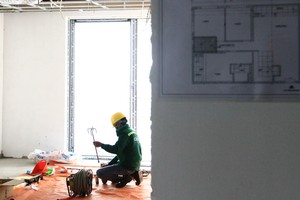 VACC đề nghị các dự án ở giai đoạn hoàn thiện cuối để bàn giao không nằm trong vùng dịch trọng điểm thì vẫn cho phép tiếp tục triển khai. Ảnh: Thành Nguyễn.