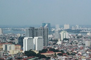 Giá căn hộ tại Hà Nội đang neo cao ở mức 1.872 USD/m2. Ảnh: Thành Nguyễn.