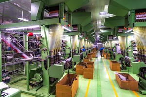 Giá cổ phiếu dệt may đã giảm khoảng 30,5% so với đầu năm. Ảnh: Shutterstock.