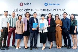 Lễ ký kết thỏa thuận hợp tác giữa DNSE và FinnTrade.