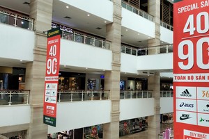 Các trung tâm bán lẻ đang đứng trước đòi hỏi thay đổi phương pháp tiếp cận để phục vụ khách hàng tốt hơn. Ảnh: Thành Nguyễn.