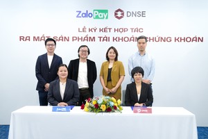 Bà Lê Lan Chi - Tổng giám đốc ZaloPay (bên trái) và bà Phạm Thị Thanh Hoa - Tổng giám đốc DNSE (bên phải) tại Lễ ký kết thỏa thuận hợp tác.