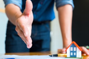 Cơ hội cho khối ngoại trong các thương vụ M&A địa ốc đang rõ nét hơn. Ảnh: Shutterstock.