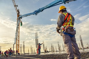 Xây dựng là một trong những ngành phát thải khí nhà kính lớn. Ảnh: Shutterstock.