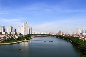 Bất chấp giá căn hộ tăng cao, nhiều người vẫn đang tự tin lên kế hoạch mua nhà thời gian tới. Ảnh: Bình Minh.