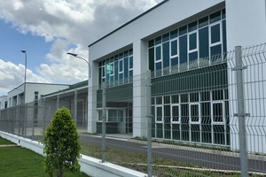 Nhà kho xây sẵn hiện đại tại KCN Long Hậu mới được khánh thành. Ảnh: Bình Minh.