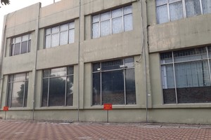 Khối đế bán lẻ chung cư đang gặp khó do thiếu sức hấp dẫn. Ảnh: Bình Minh.