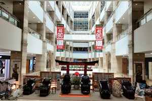 Các trung tâm thương mại là mặt bằng bán lẻ yêu thích với nhiều doanh nghiệp. Ảnh: Bình Minh.