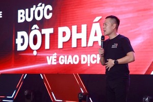 Ông Nguyễn Hoàng Giang, Chủ tịch HĐQT DNSE phát biểu tại một sự kiện của DNSE.