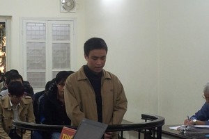 Xét xử vụ ăn cắp 2,8 tỷ đồng từ thẻ tín dụng, mua hàng về Việt Nam