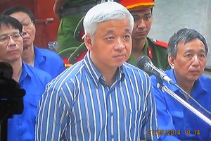 Bầu Kiên biện hộ tại Tòa trong phiên xét xử sáng 21/5 (ảnh chụp qua màn hình)