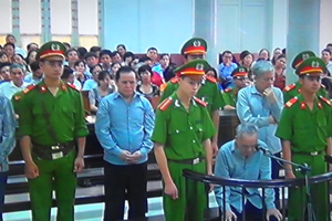 Các bị cáo tại Tòa (ảnh chụp qua màn hình)