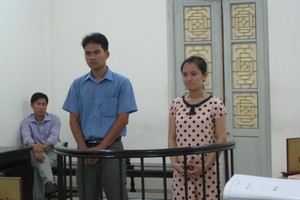 Các bị cáo tại Tòa trong phiên xử phúc thẩm vụ án “Làm, lưu hành séc giả”