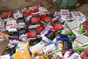 In sách lậu là nghề hái ra tiền (ảnh minh họa)