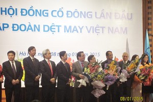 Ban lãnh đạo mới của Vinatex (ông Trần Quang Nghị, Chủ tịch HĐQT, người đứng thứ 5 từ trái sang)