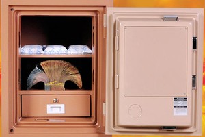 Tại cơ quan điều tra, Trần Thị Thu khai đã cho nhiều cá nhân vay với lãi suất 3.000 đồng/ngày/1 triệu đồng nhưng đều không có giấy biên nhận (Ảnh minh họa)