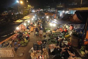 Ra cáo trạng truy tố các bị can trong vụ án “bảo kê” tại chợ Long Biên