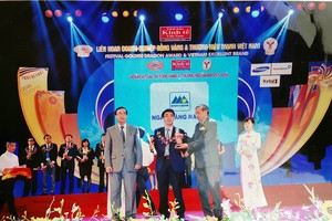 Nam A Bank nhận giải thưởng hiệu mạnh 2014