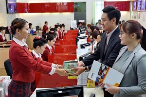 Khóa thẻ an toàn cùng với HDBank