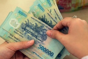 Ngân hàng Nhà nước bơm ròng hỗ trợ thanh khoản, lãi suất có giảm?