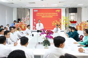  Công đoàn cơ sở Kienlongbank trao tặng 3.000 quà Tết cho công đoàn viên, người lao động 