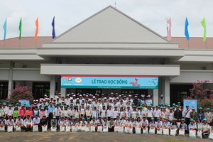 Kienlongbank: 25 năm "Sẵn lòng chia sẻ"