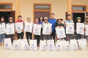 Ngân hàng Shinhan chung tay cùng cộng đồng hướng về miền Trung