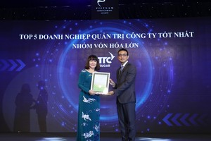 Bà Huỳnh Bích Ngọc – Chủ tịch HĐQT SBT nhận giải Top 5 Doanh nghiệp QTCT tốt nhất nhóm vốn hóa lớn